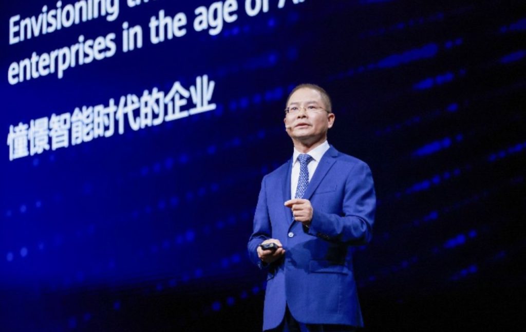如何拥抱全面智能化时代？华为徐直军给出答案