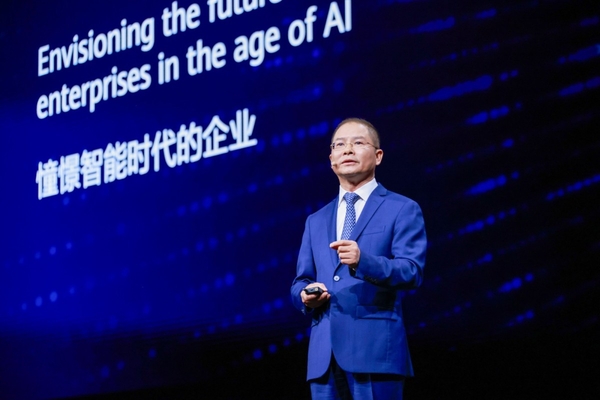 如何拥抱全面智能化时代？华为徐直军给出答案