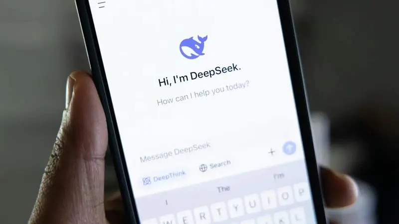 万字揭秘DeepSeek：顶尖AI人才年薪千万，训练成本被低估