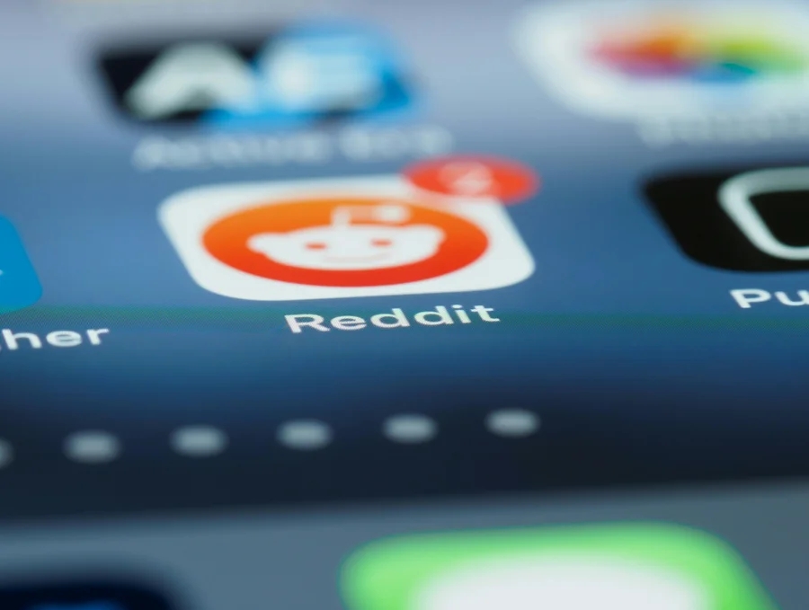 Reddit起诉Anthropic：AI训练数据伦理争议持续