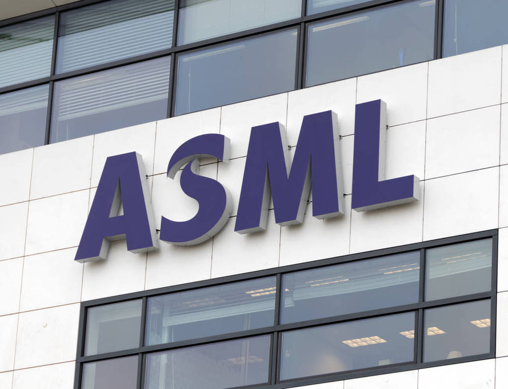ASML公布Q2财报，首台EXE:5200B High NA光刻机已发运