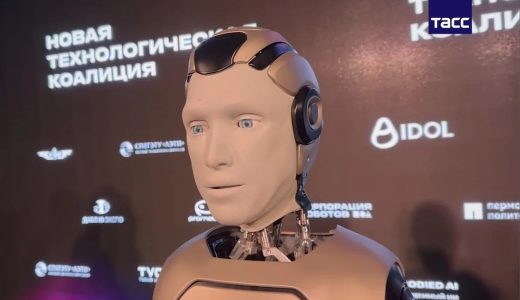 俄罗斯首款国产人形机器人登台演示意外摔倒，开发者称是“实时训练”