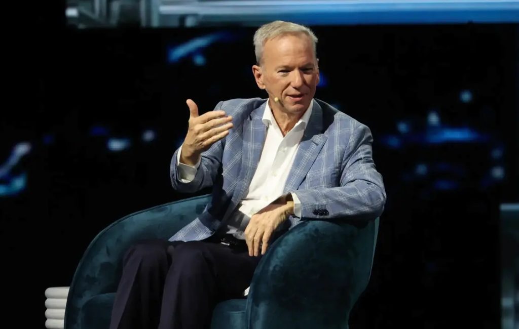 前谷歌CEO施密特警示：全球AI格局或向中国倾斜