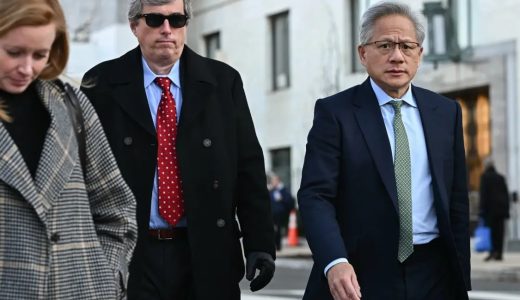 特朗普批准英伟达对华出售H200芯片，美政府将抽成25%